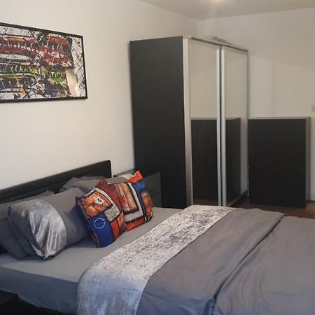 Double Room With Shared Bathroom London Exterior photo