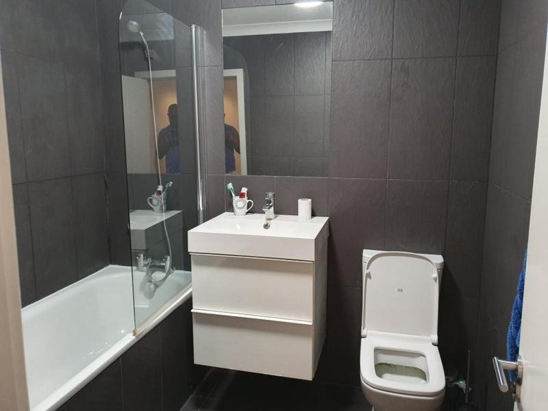 Double Room With Shared Bathroom London Exterior photo