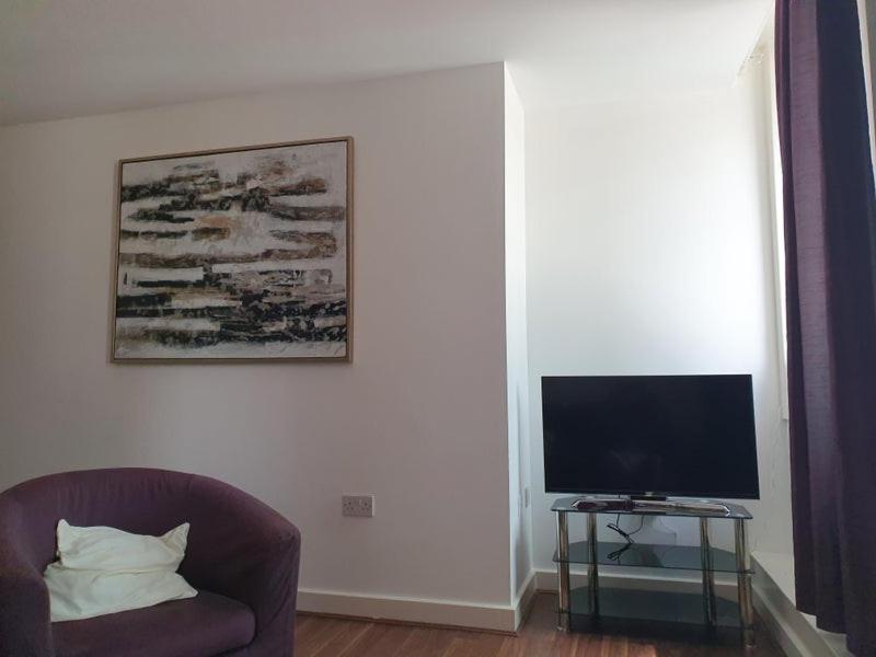 Double Room With Shared Bathroom London Exterior photo
