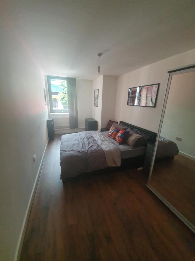 Double Room With Shared Bathroom London Exterior photo