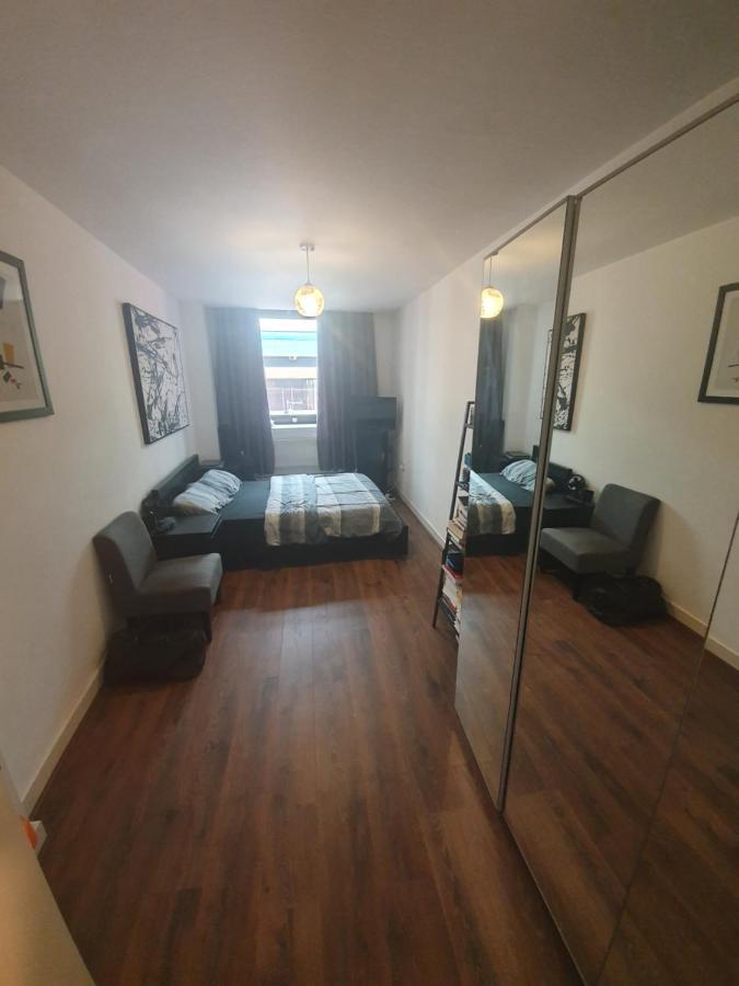 Double Room With Shared Bathroom London Exterior photo